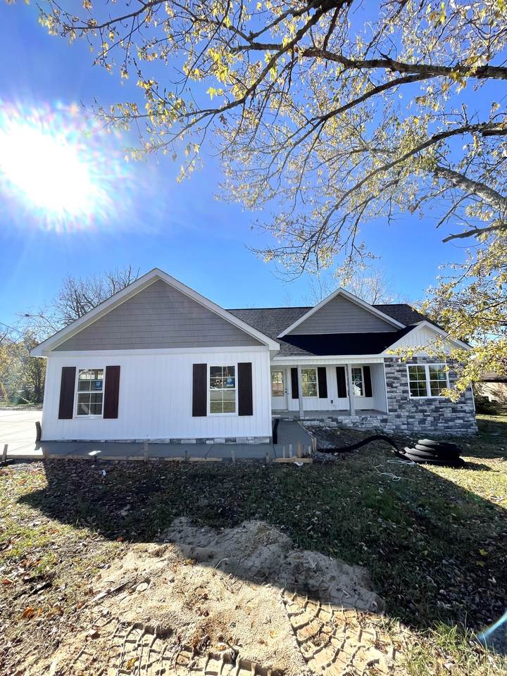 104 Rolling Rd - Photo 1