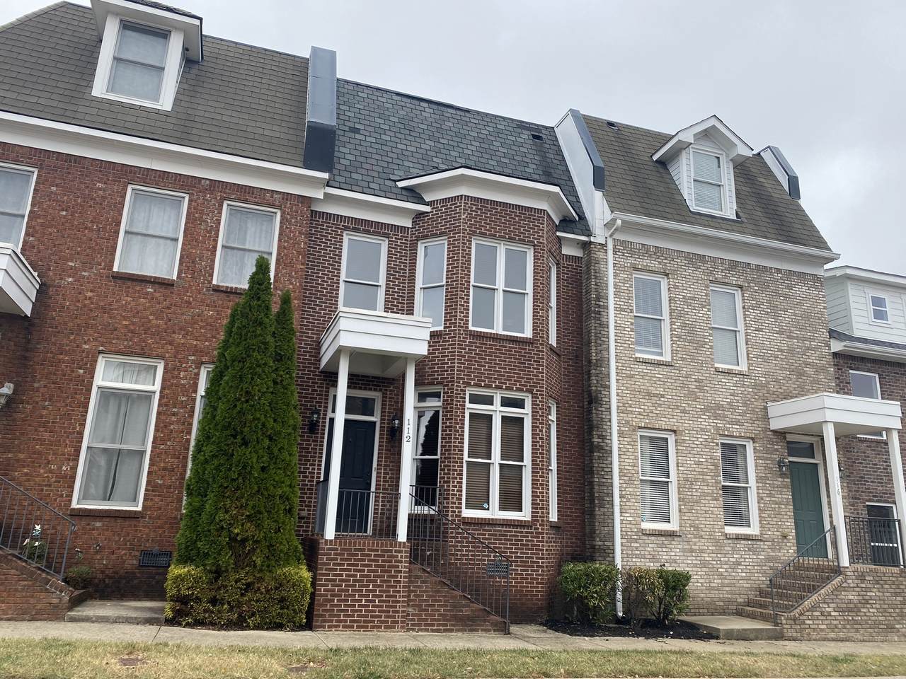 112 Savannah Ave - Photo 1