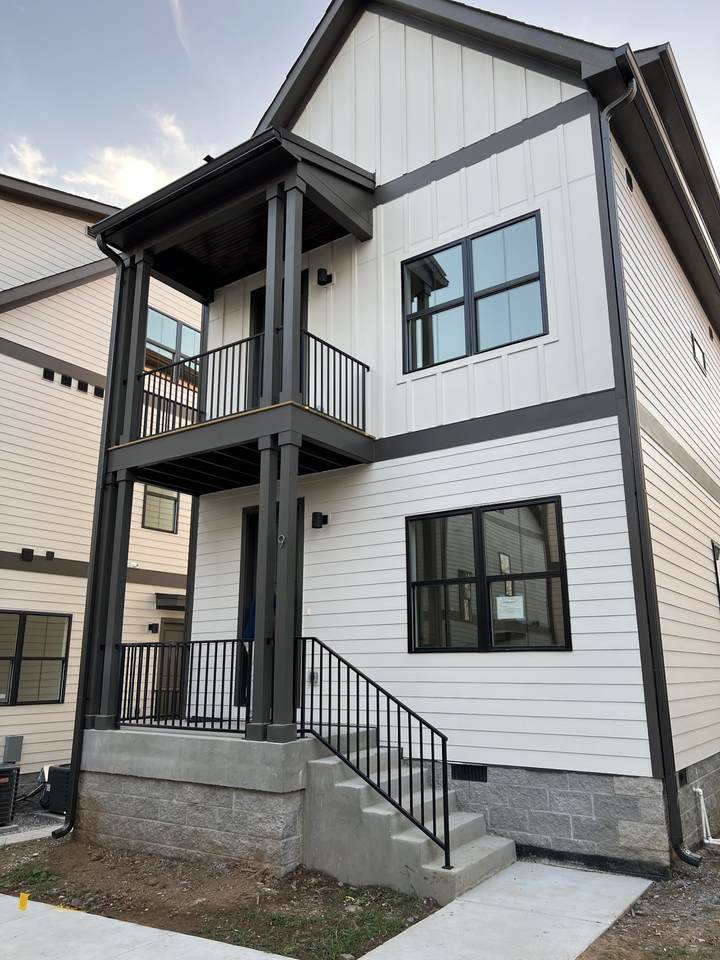 405 Marshall St - Photo 1
