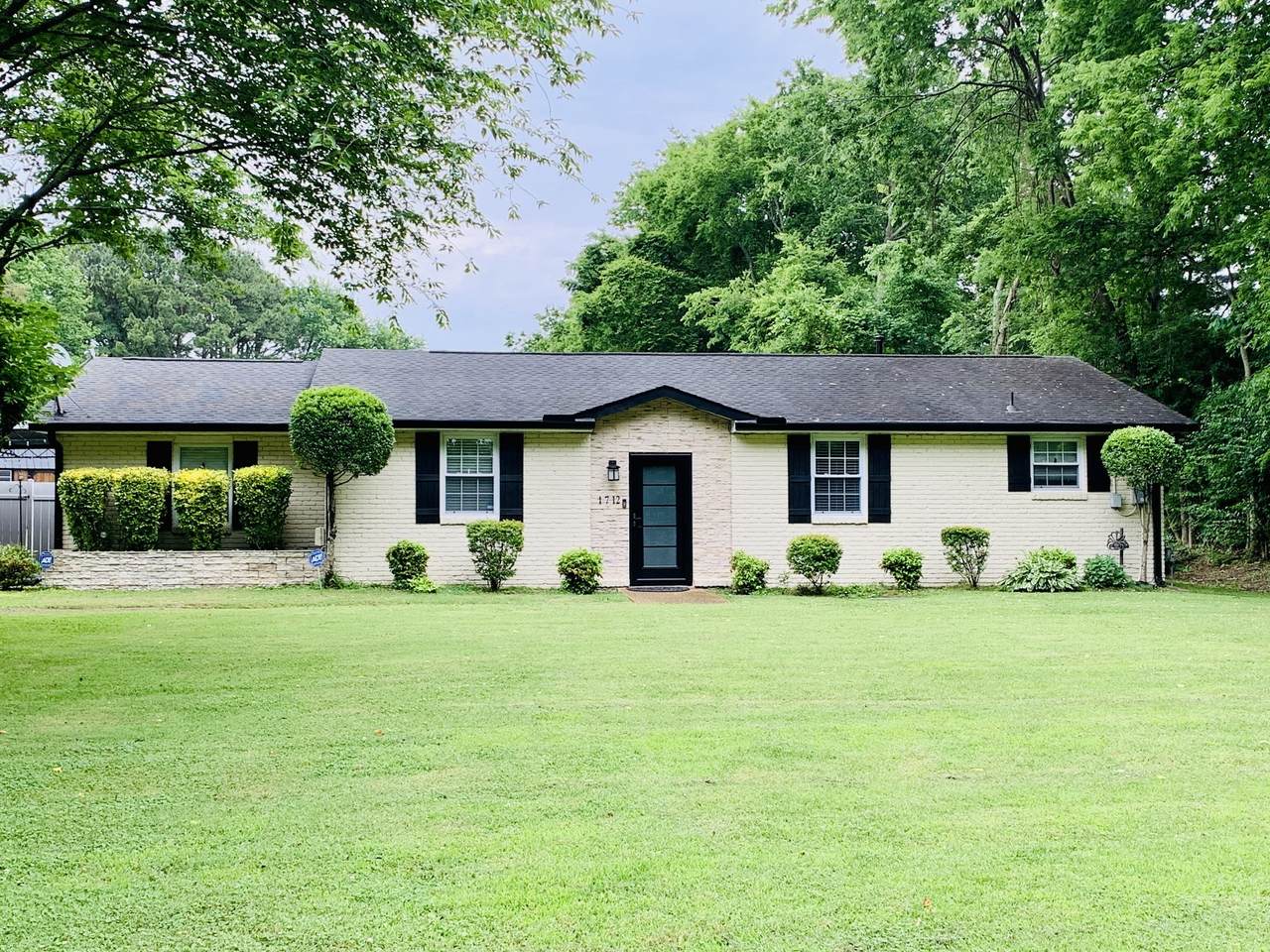 1712 Liberty Rd - Photo 1