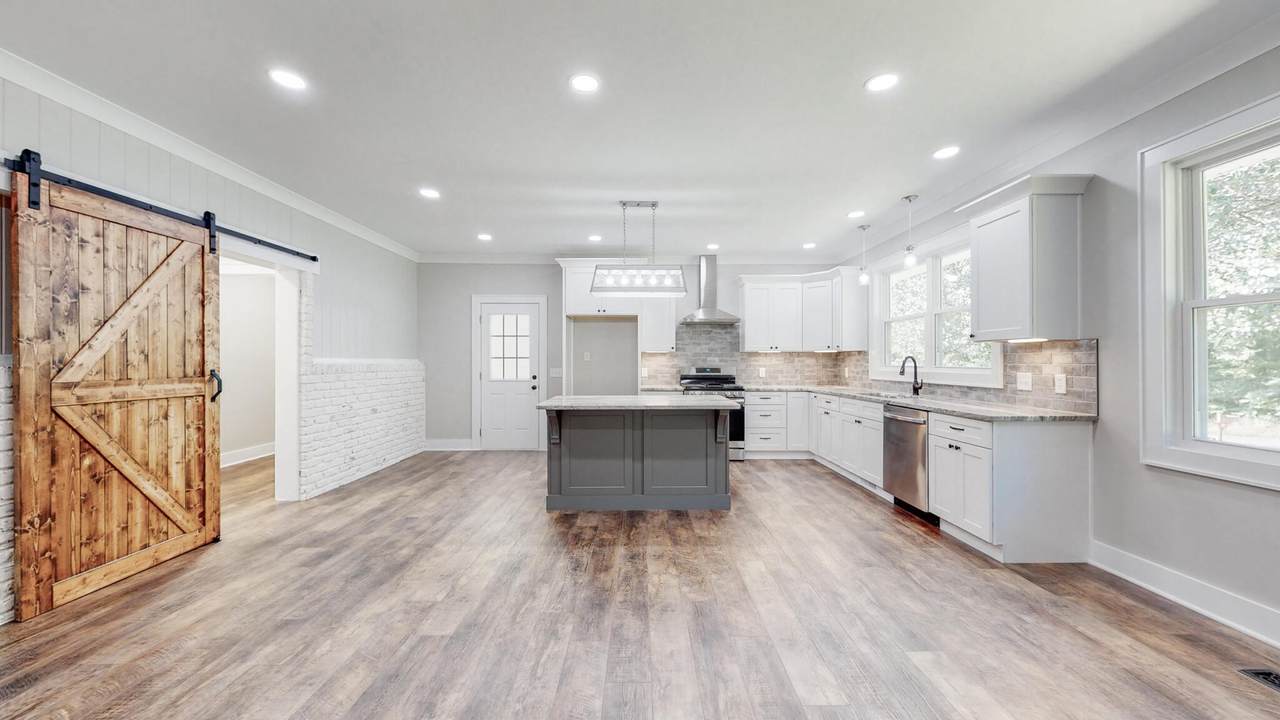 592 Reed Rd - Photo 1