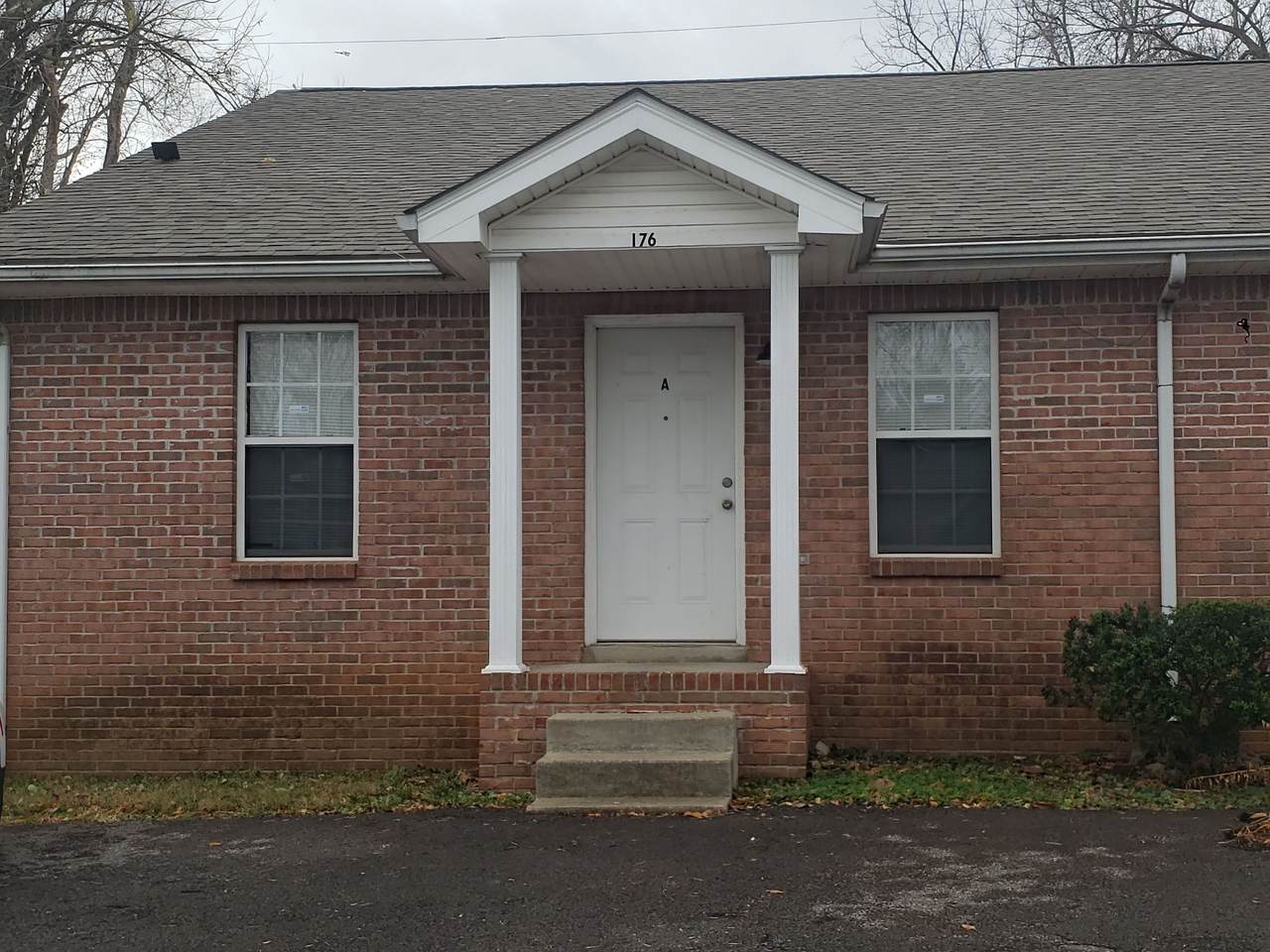 176 Hadley Dr - Photo 1