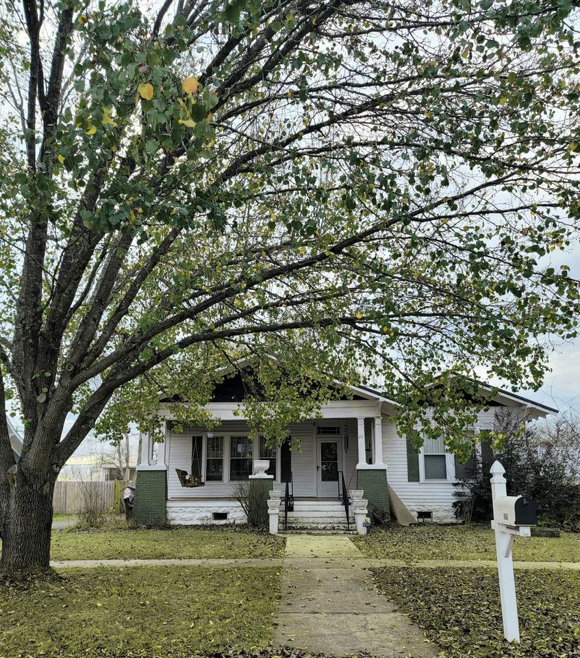 211 N Polk St - Photo 1