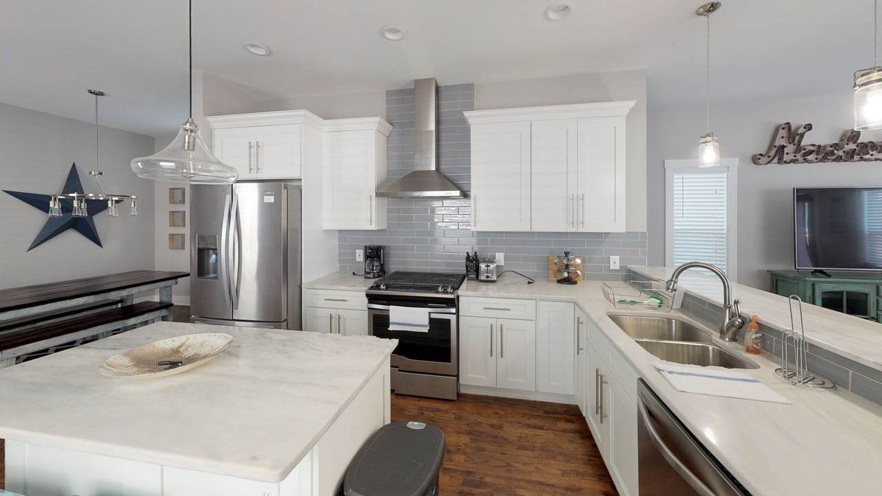 1915B Delta Ave - Photo 1