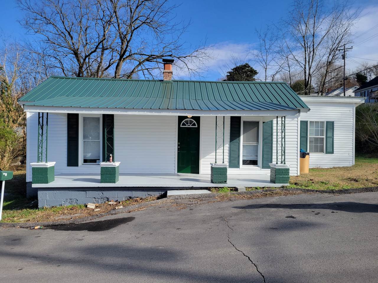 209 S Clinch St - Photo 1