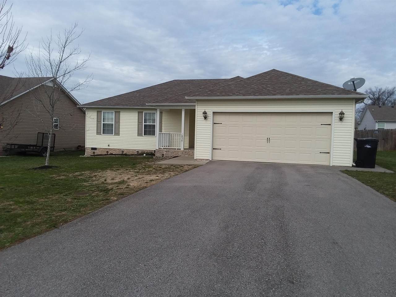 1856 Elizabeth Lane - Photo 1