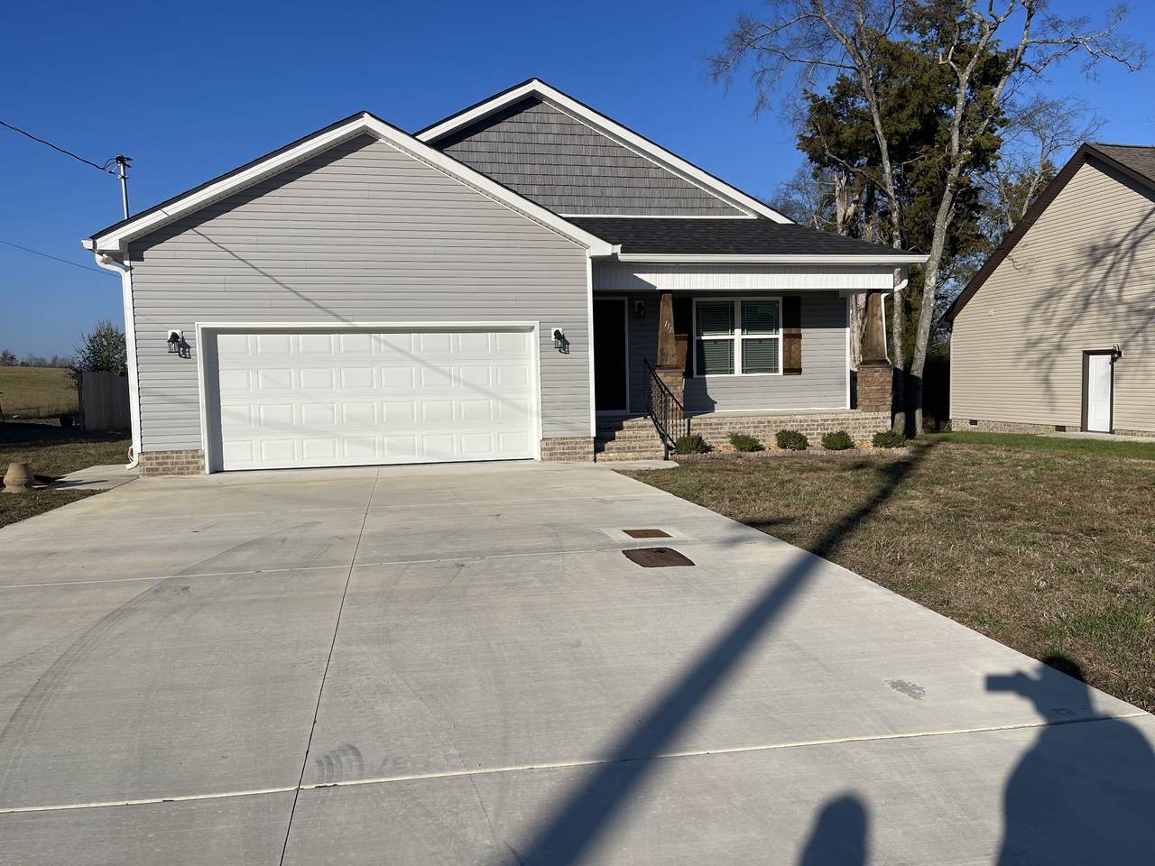 111 Blue Grass Dr - Photo 1