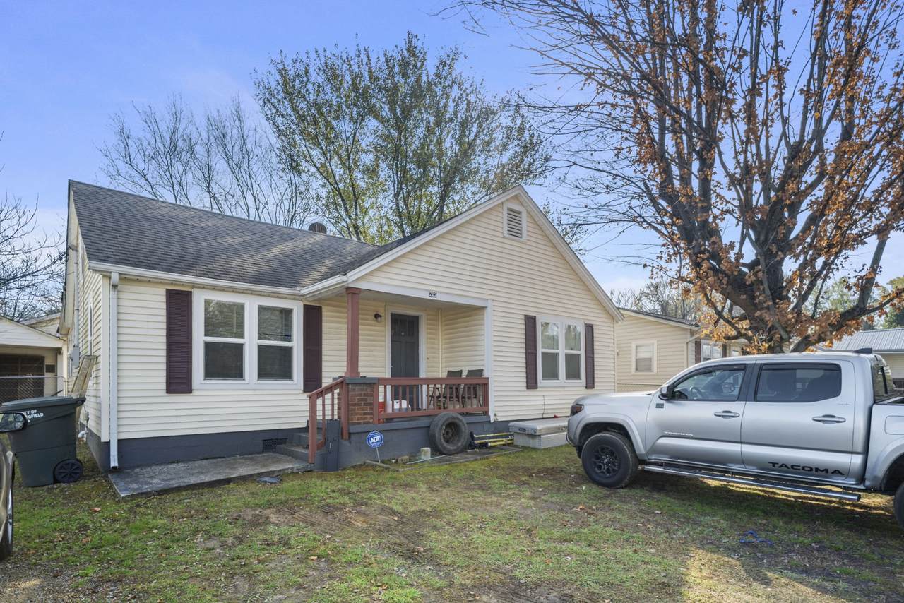 205 W Hillcrest Dr - Photo 1