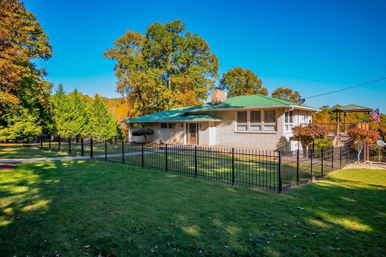 555 White Pine Drive - Photo 1