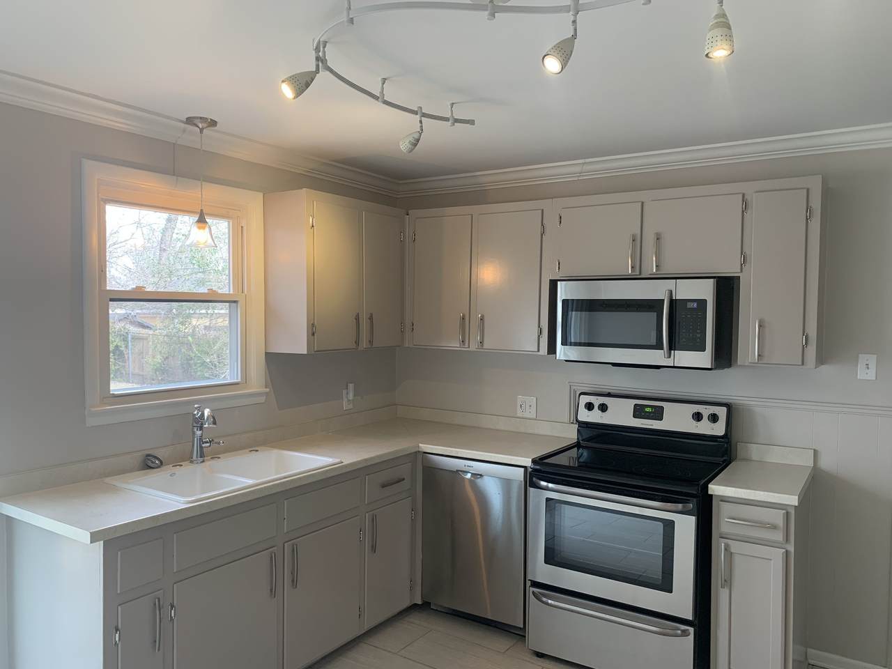 106 Sherwood Ter - Photo 1