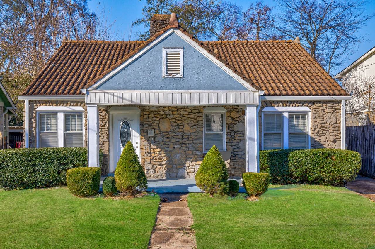 411 Scott Ave - Photo 1