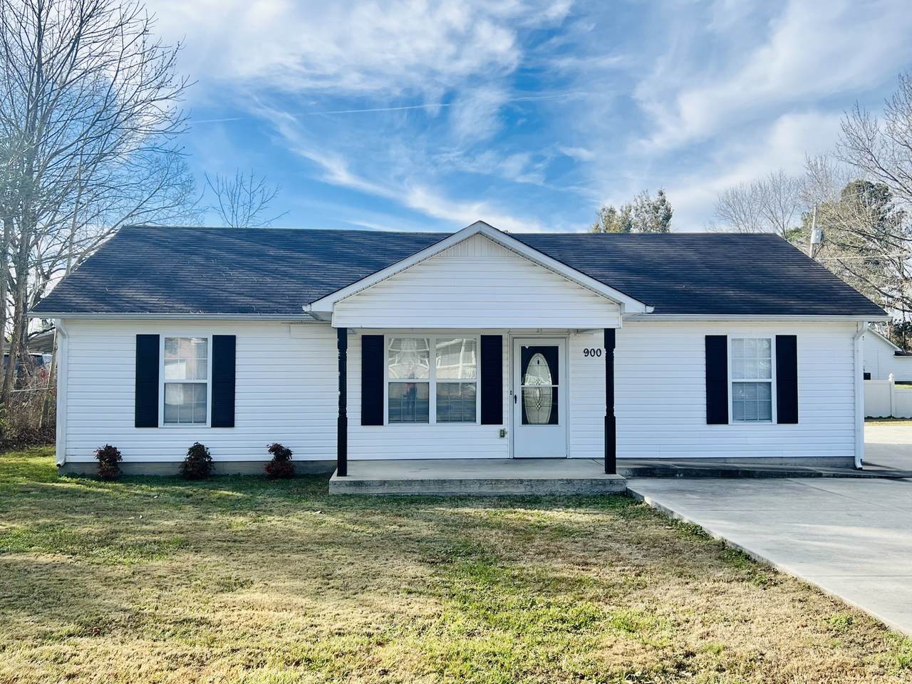 900 Oak St - Photo 1
