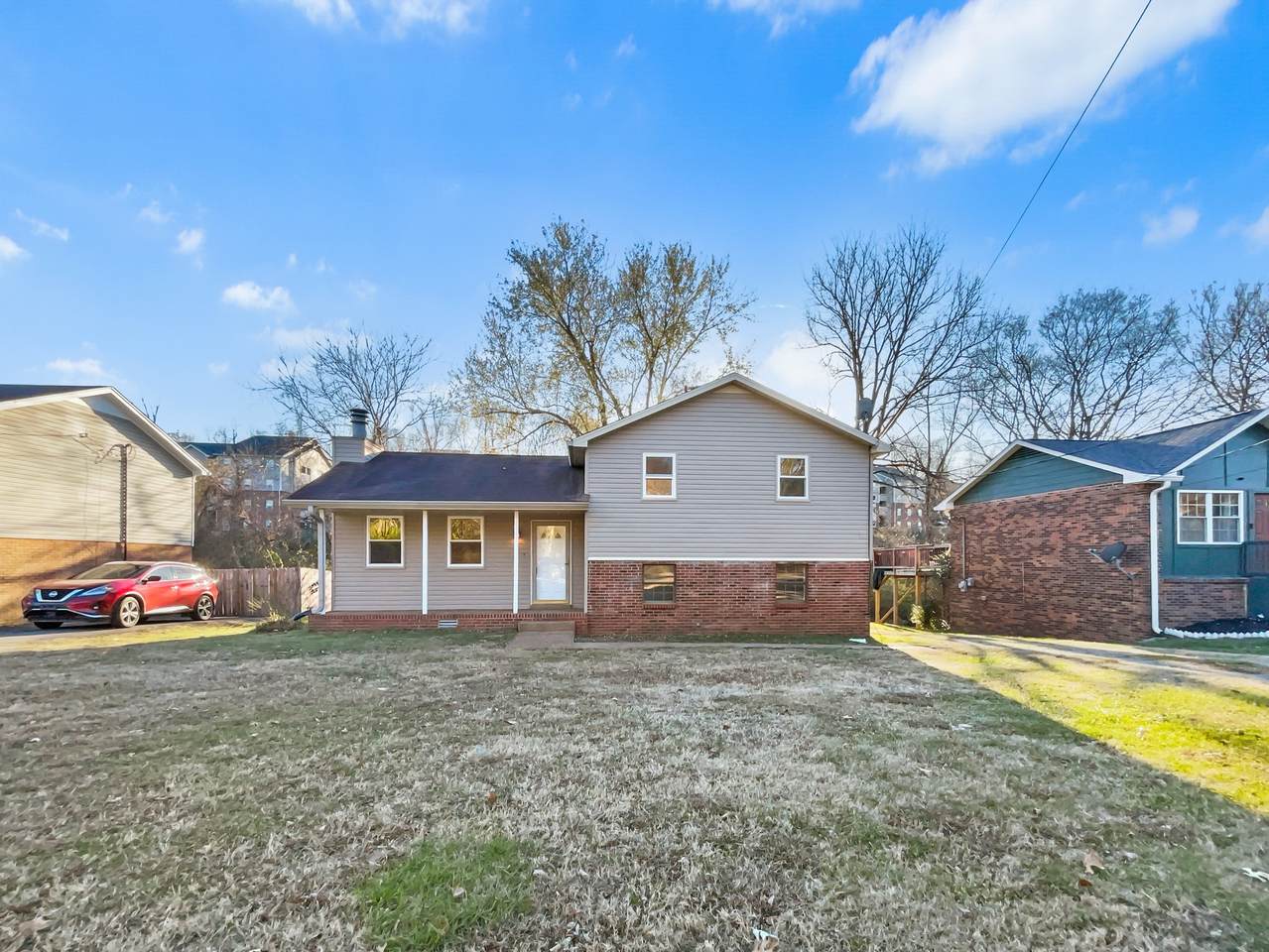 433 Rockwood Dr - Photo 1