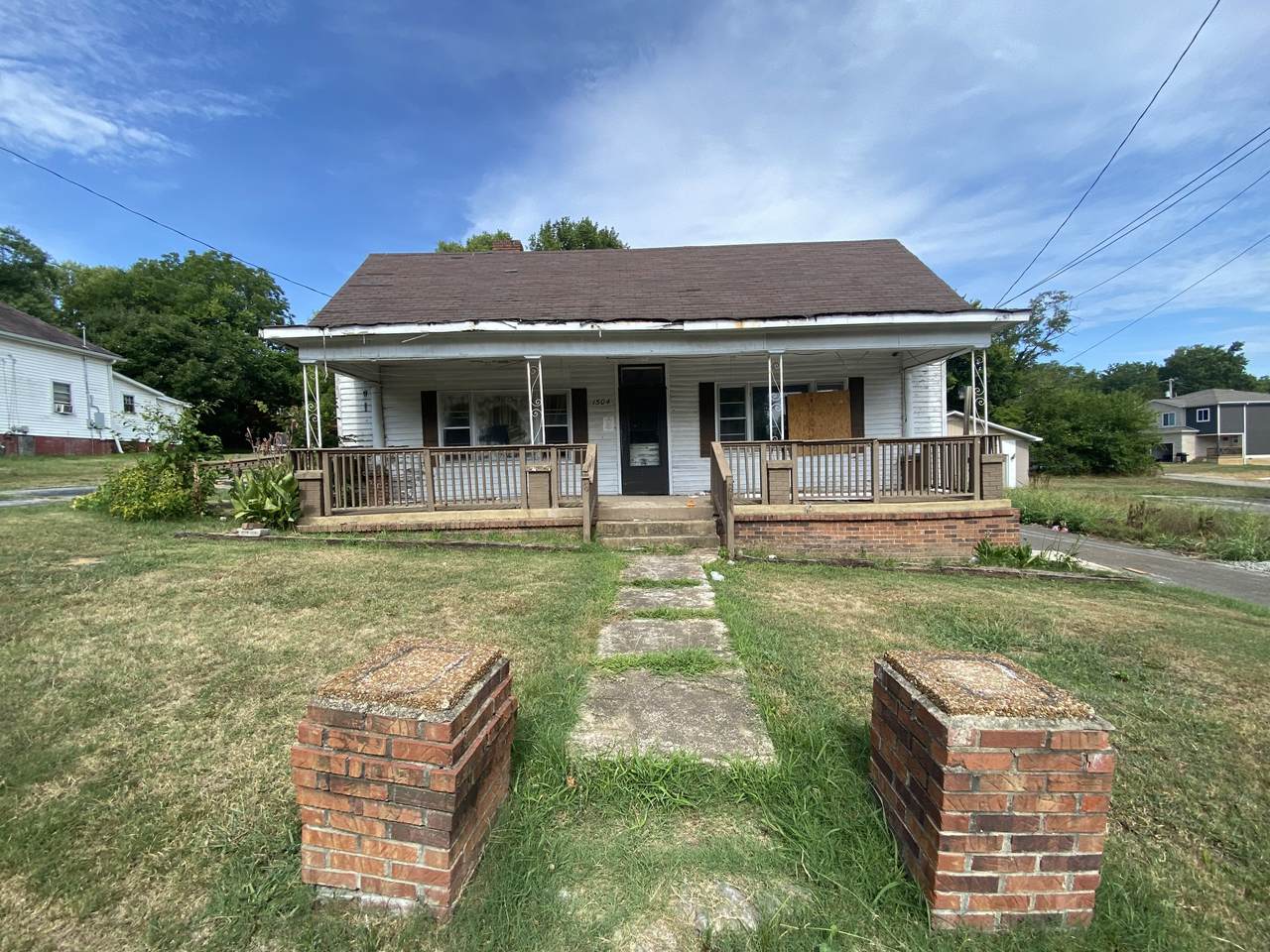 1504 S Main St - Photo 1
