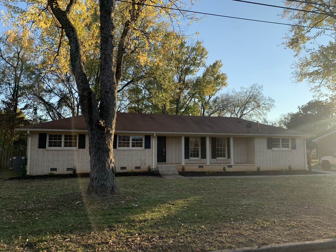 1011 Sunset Ave - Photo 1