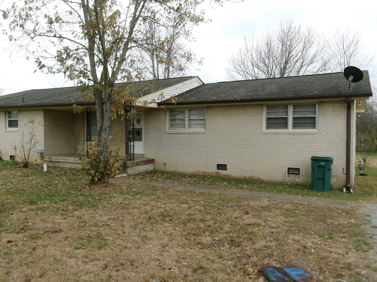 420 Sam Houston Dr - Photo 1