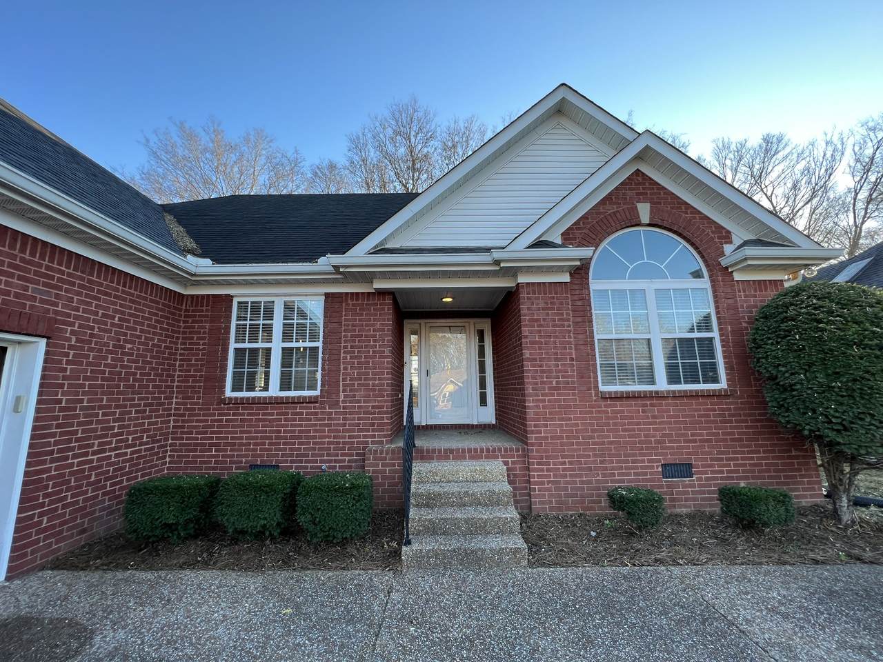 661 Kingsway Dr - Photo 1