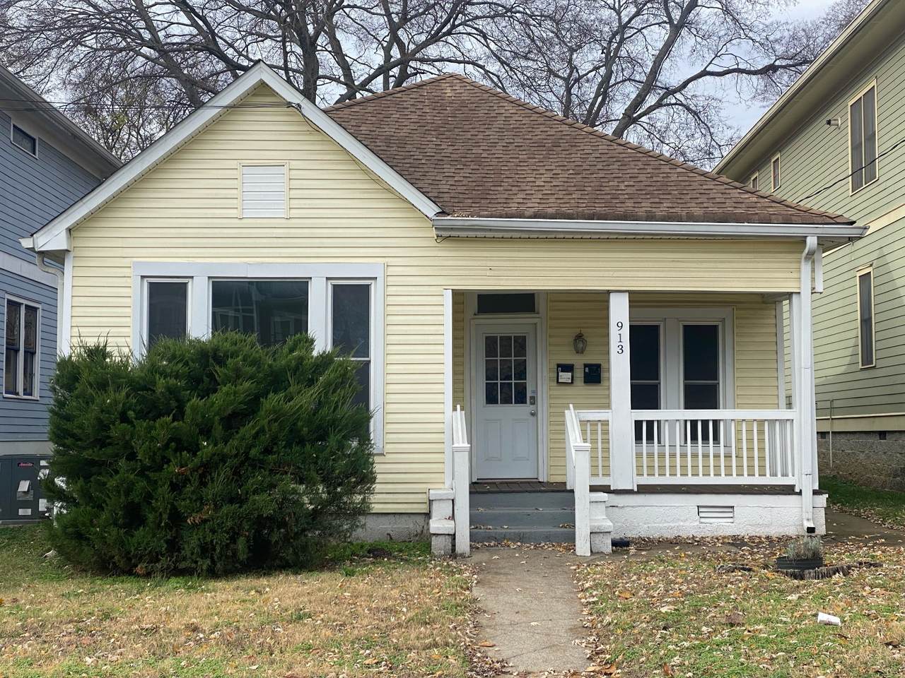 913 11th Ave - Photo 1