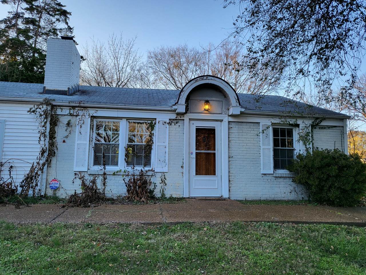 2721 Hartford Dr - Photo 1