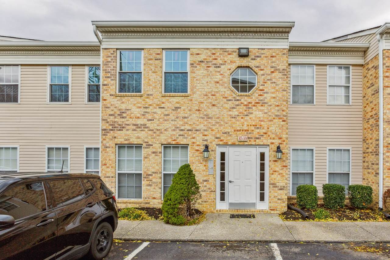 304 Churchill Xing - Photo 1