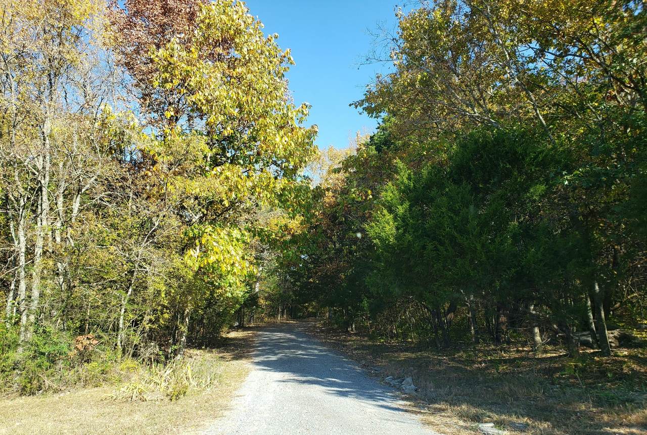 6714 Lee Rd - Photo 1