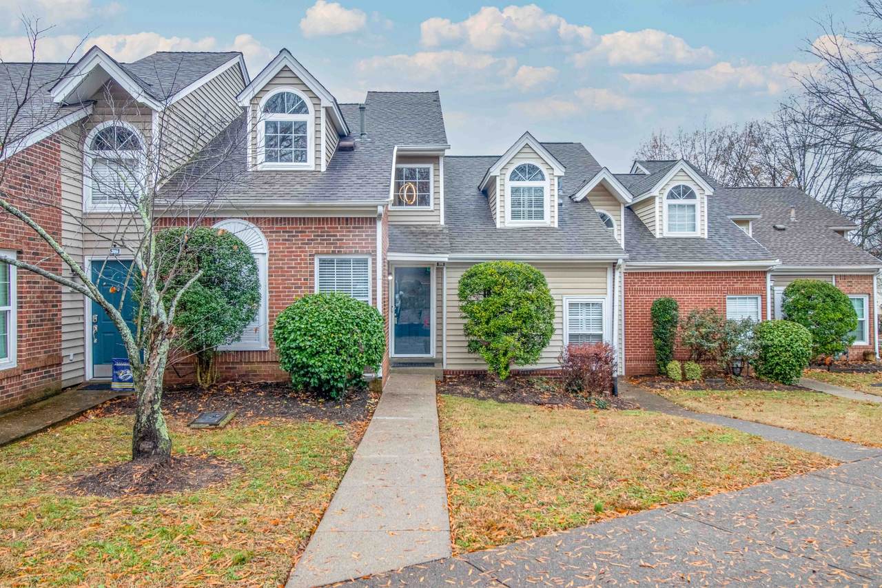 306 Yorkshire Cir - Photo 1