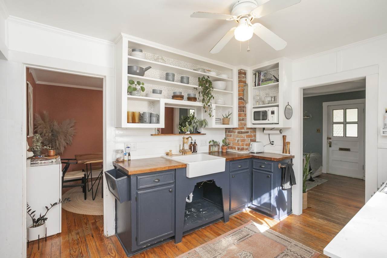 810 Lawrence St - Photo 1
