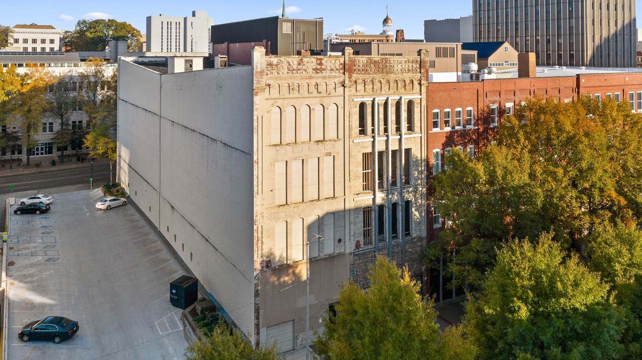 621 Market St - Photo 1