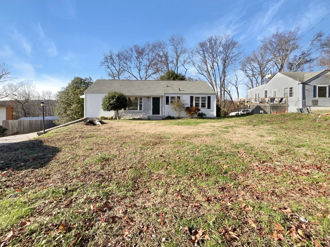 2207 Maplecrest Dr - Photo 1