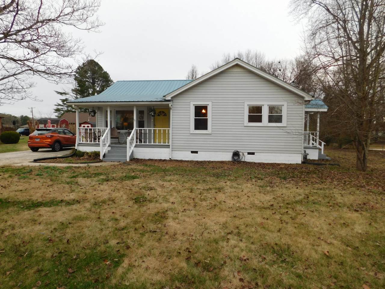 1210 Oak Dr - Photo 1