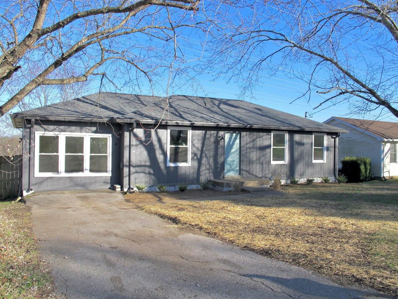 216 Slayton Dr - Photo 1