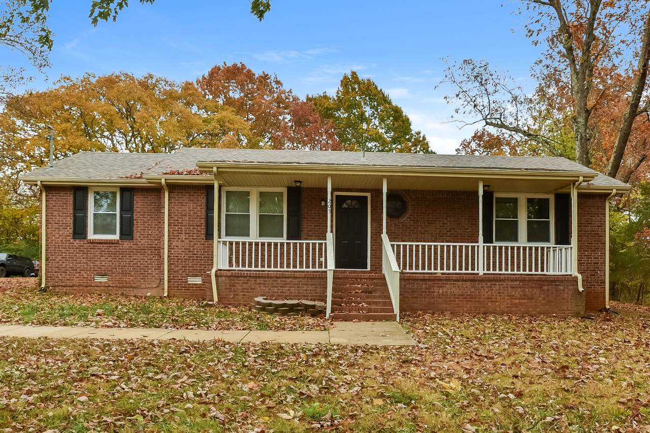205 Woodbury St - Photo 1