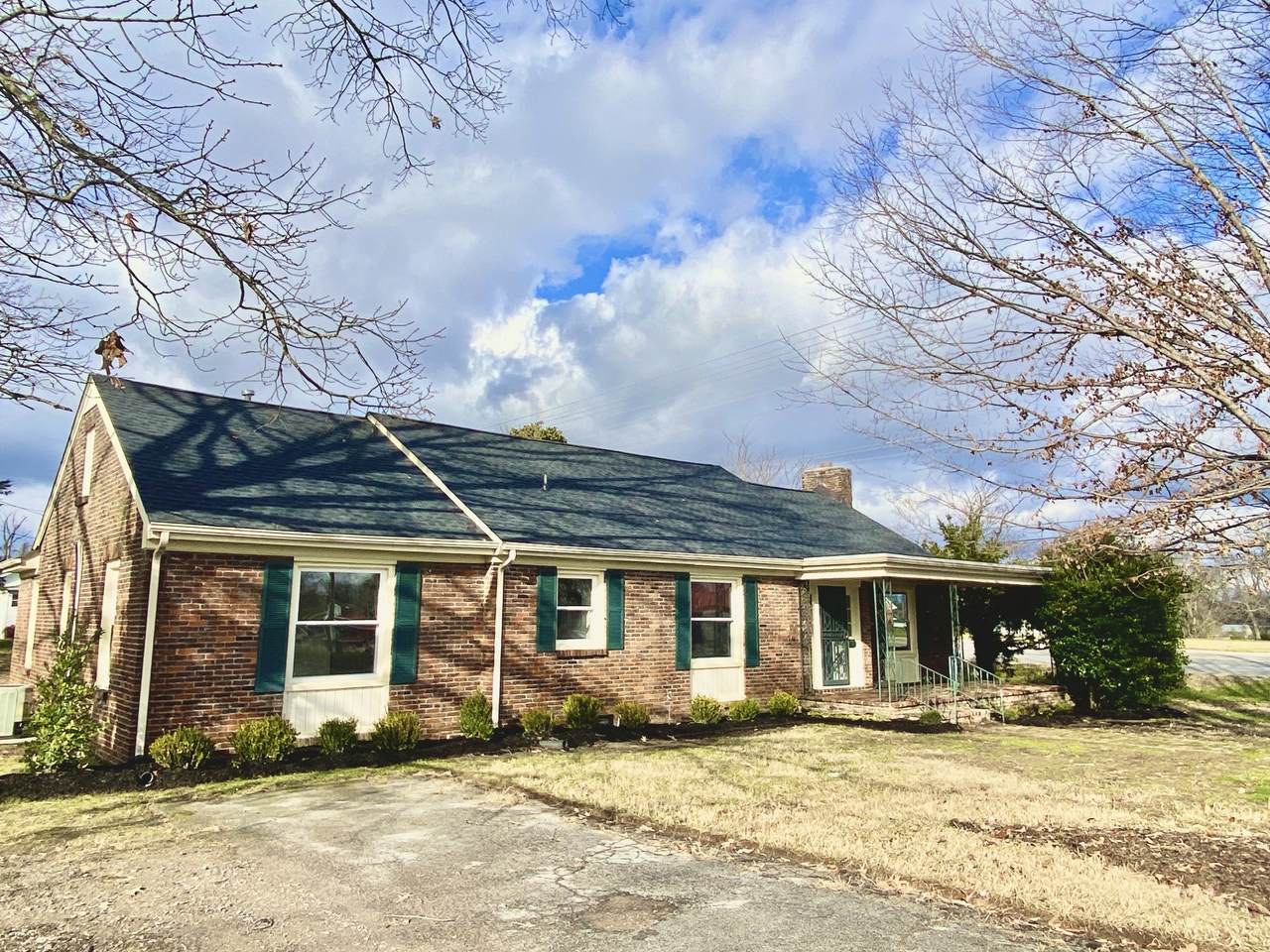 411 Juniper Ln - Photo 1