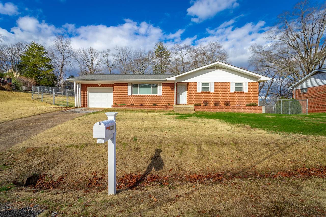 1321 Lynnhaven Cir - Photo 1