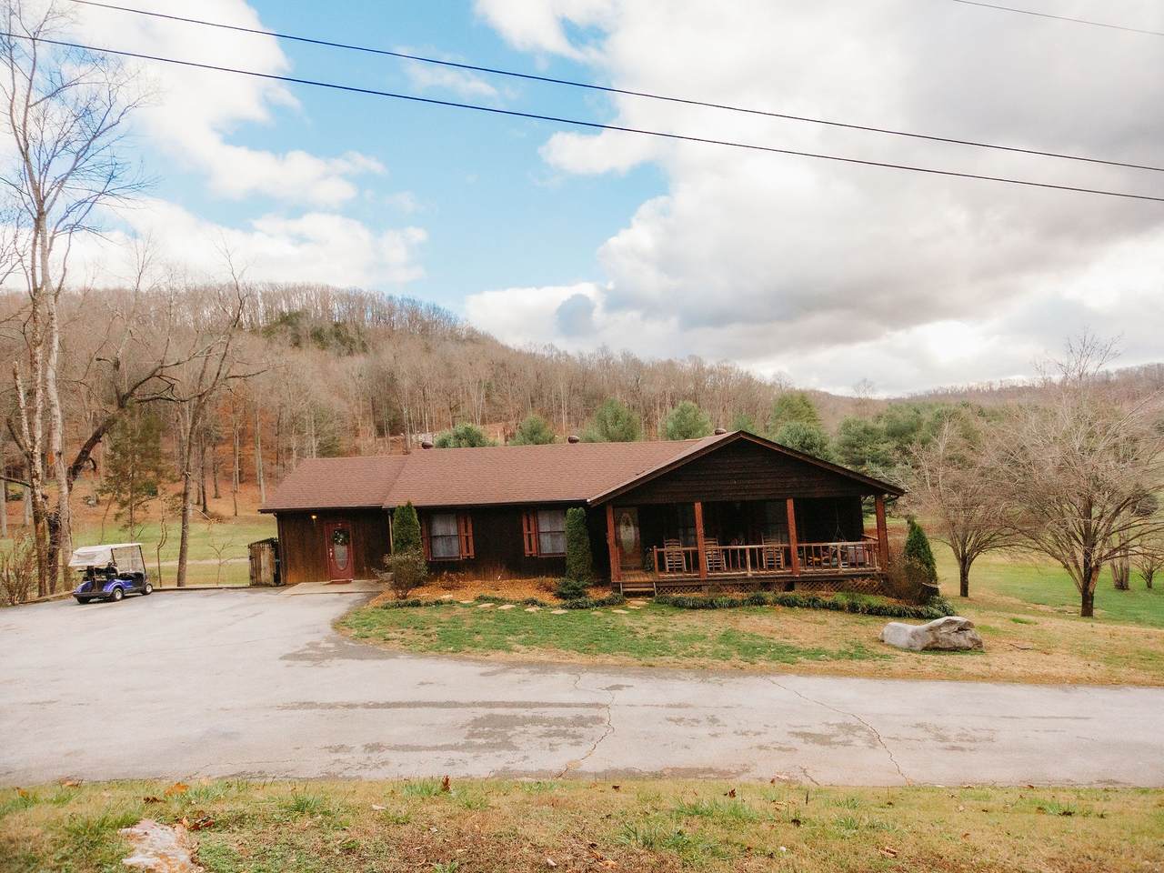 1751 Golf Ln - Photo 1