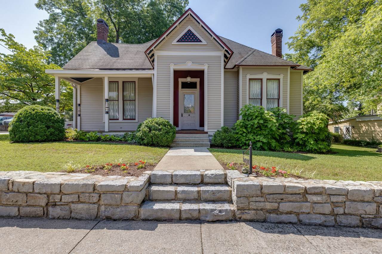 701 W Main St - Photo 1