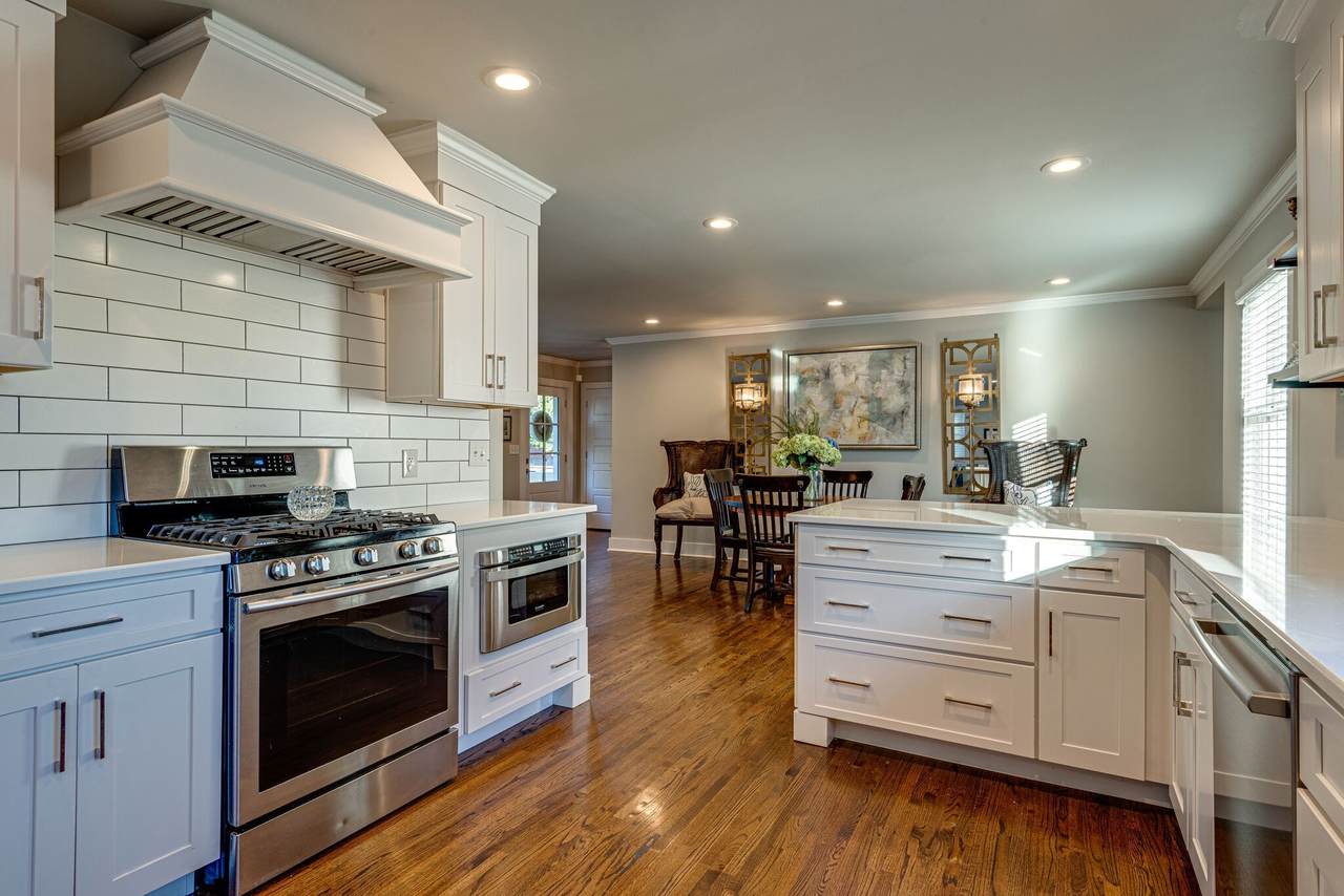 200 James Ave - Photo 1