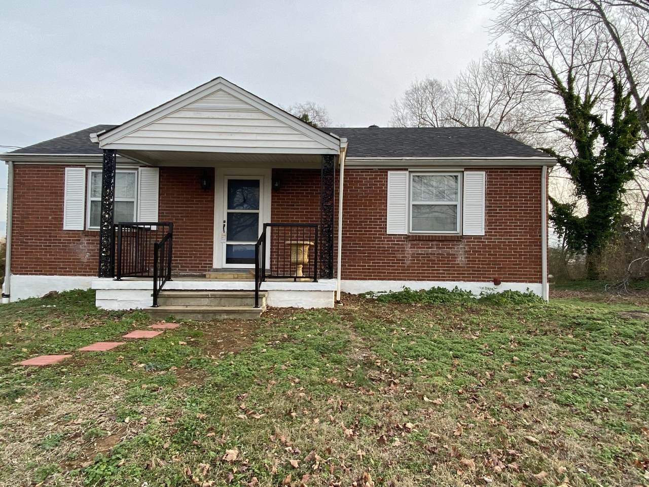 1915 Lebanon Pike - Photo 1