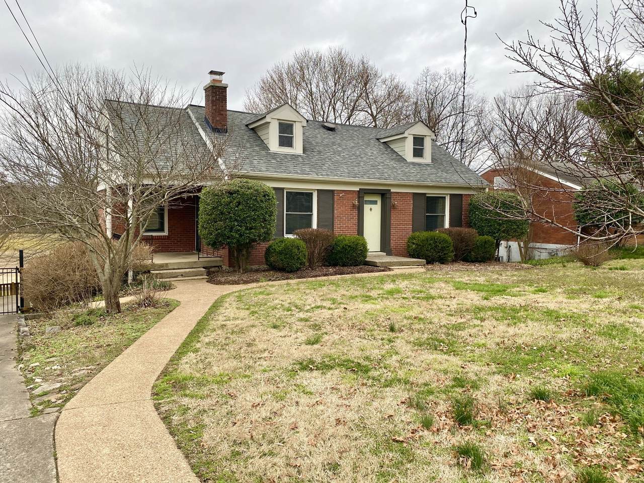 630 Skyview Dr - Photo 1