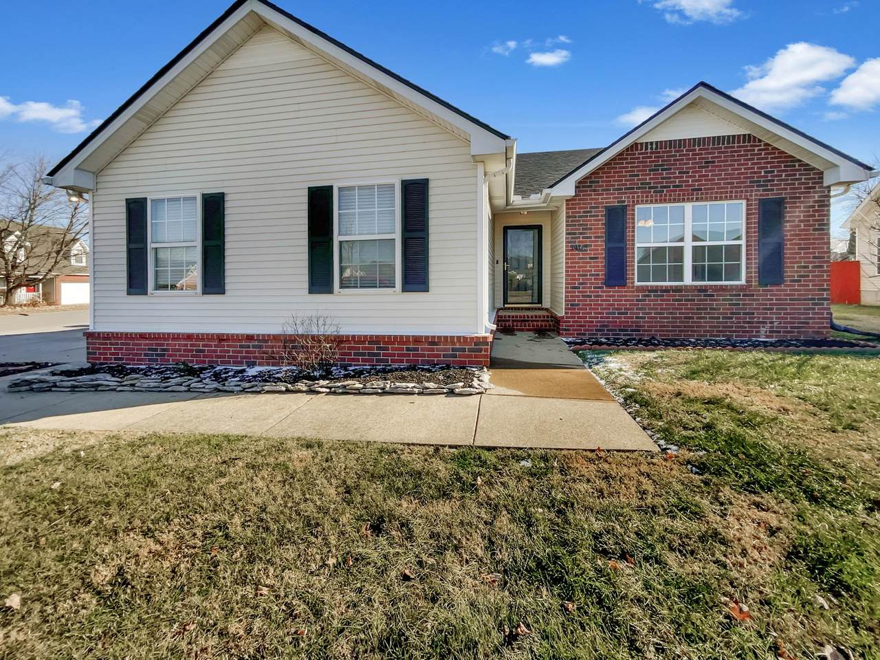1405 Amal Dr - Photo 1