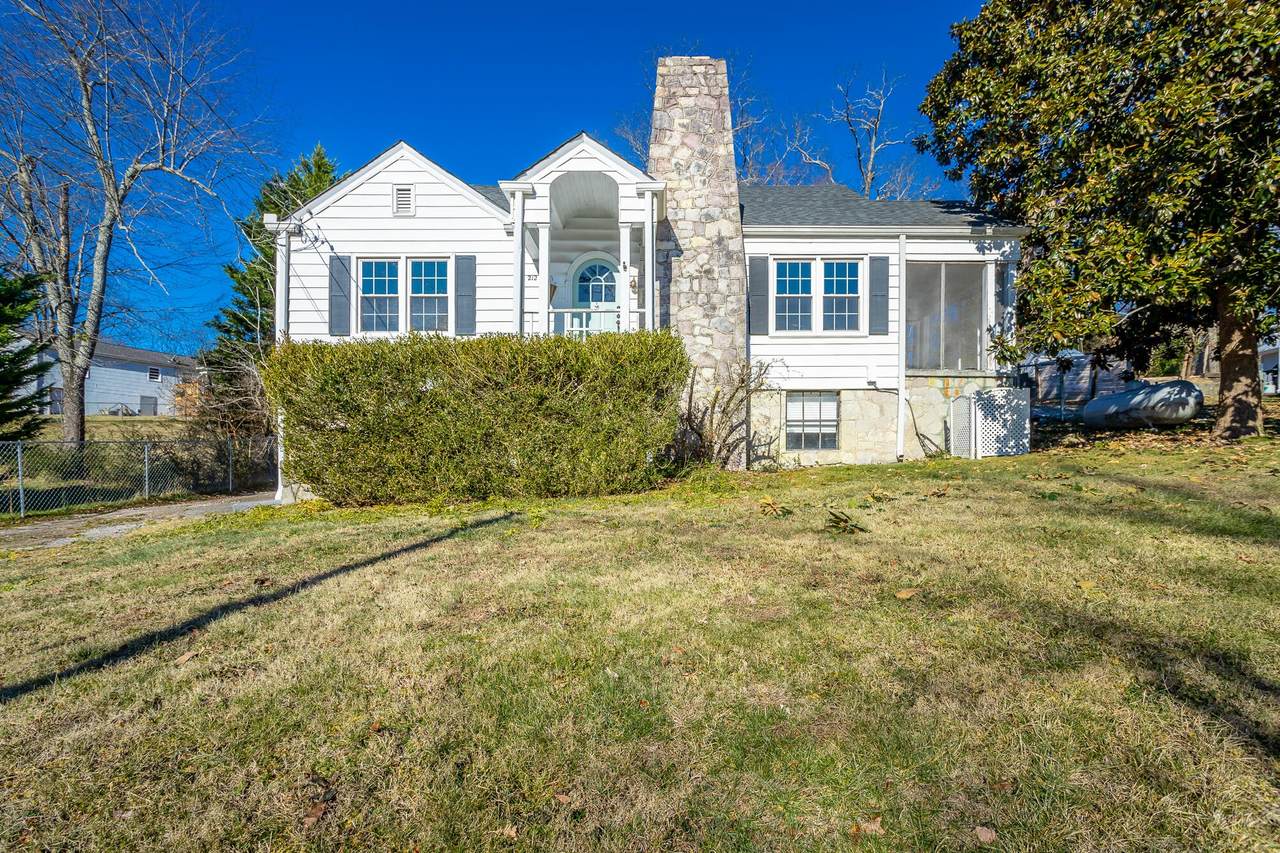 212 Lakeview Dr - Photo 1