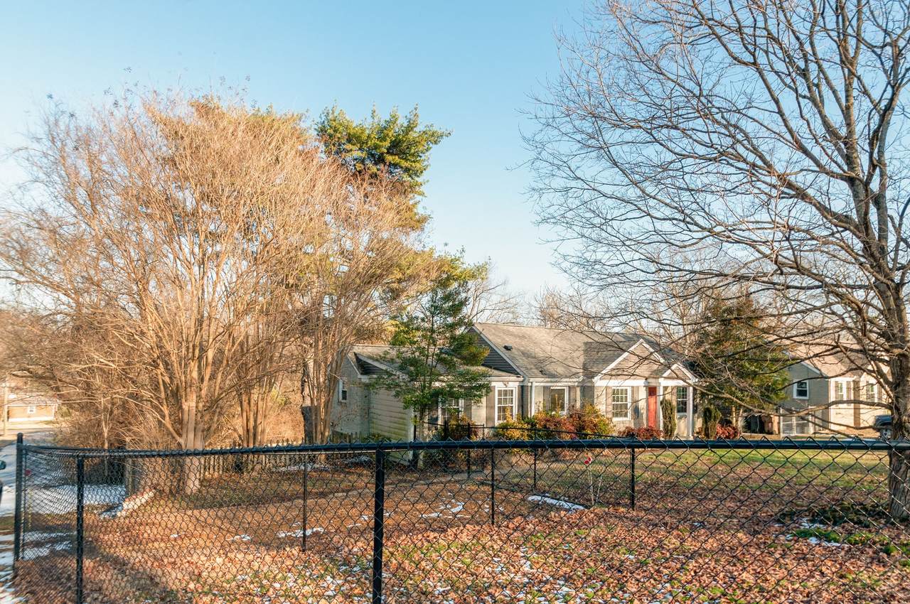 2225 Fernwood Dr - Photo 1