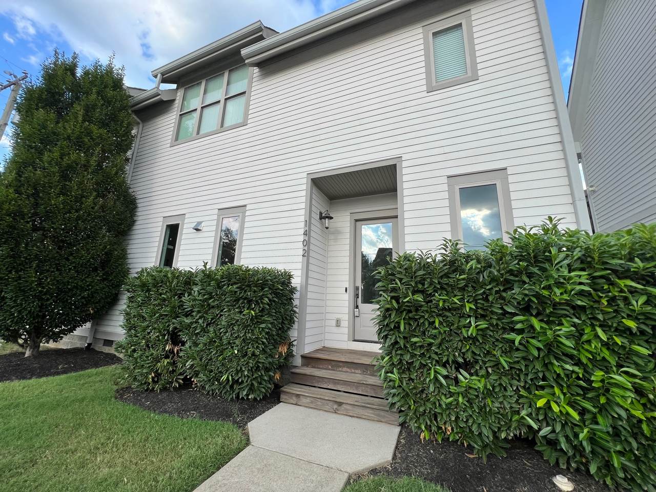 1402 54th Ave - Photo 1