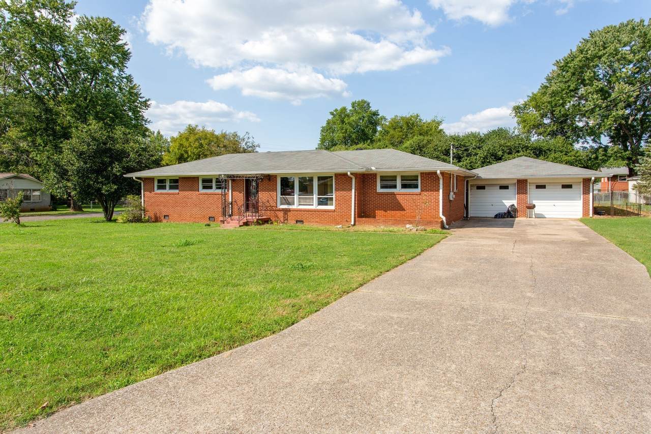 1001 Peachtree Dr - Photo 1