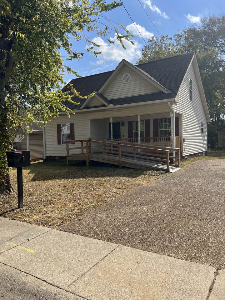 1915 Britt Pl - Photo 1