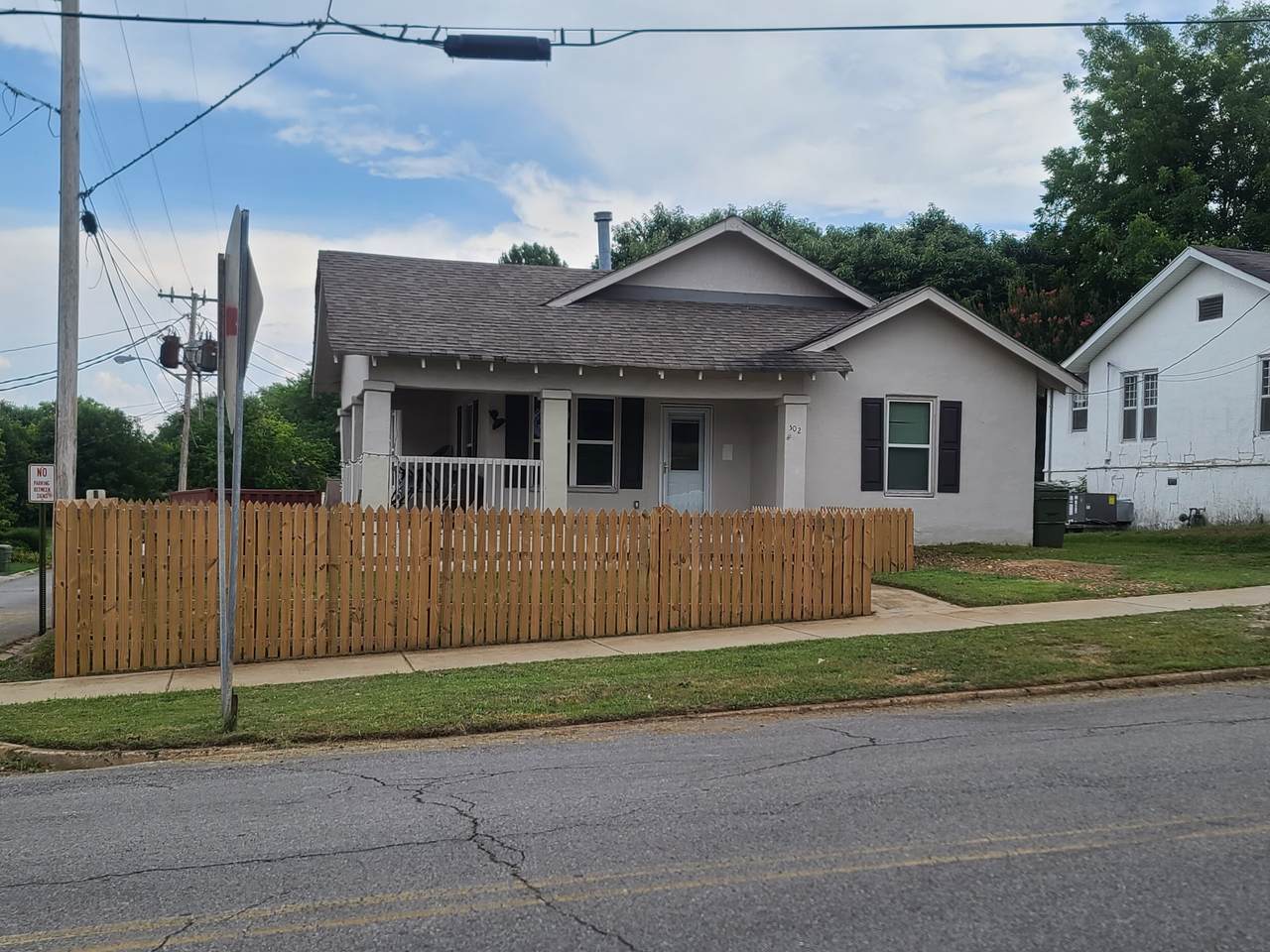 302 S Military Ave - Photo 1