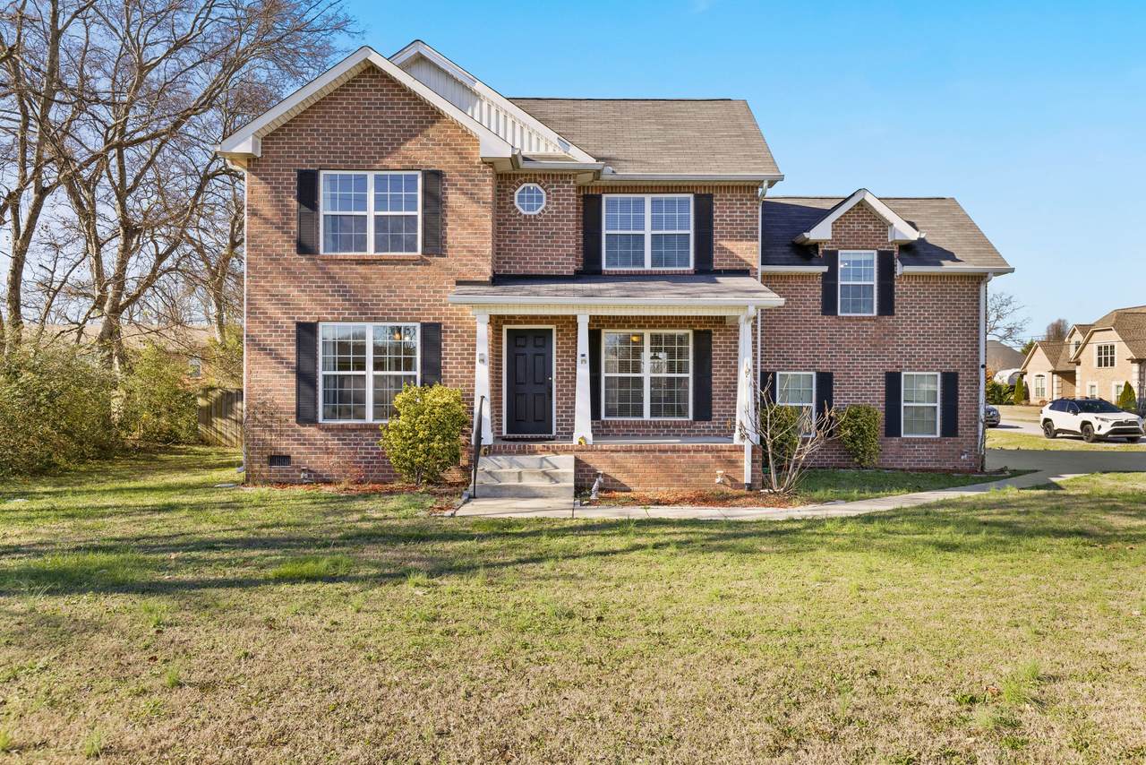 1700 Arrowhead Dr - Photo 1