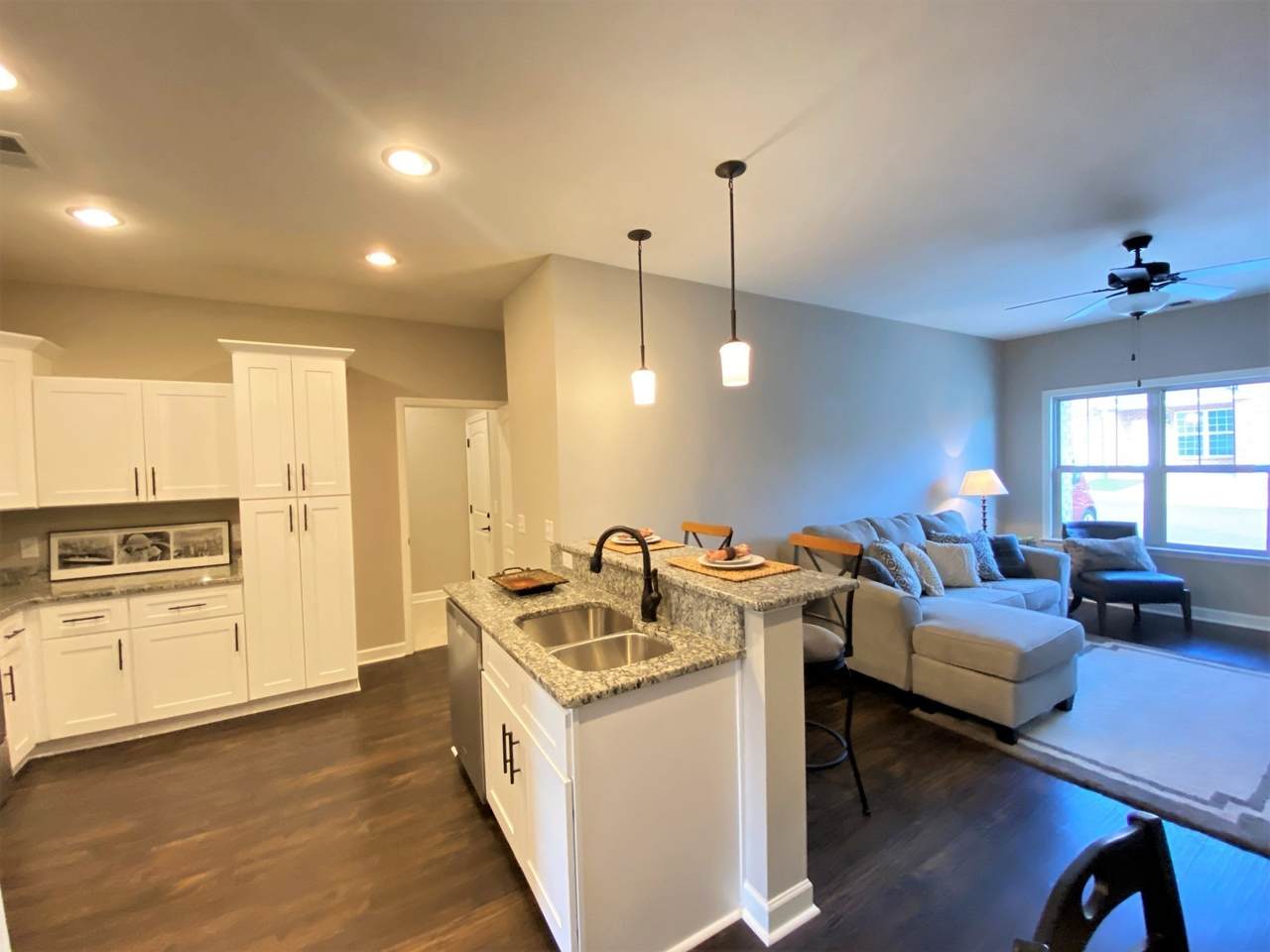 902 Villa Cir - Photo 1