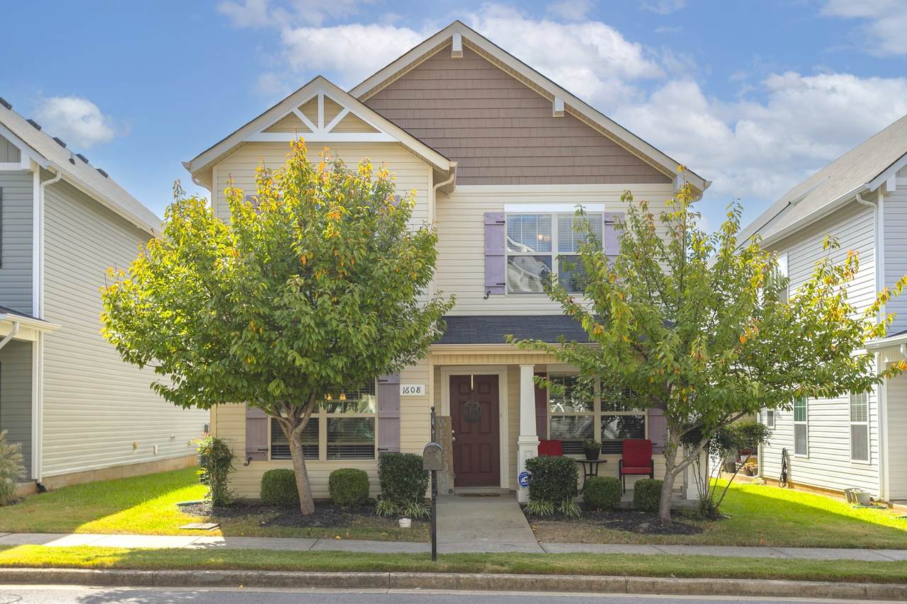 1608 Sprucedale Dr - Photo 1