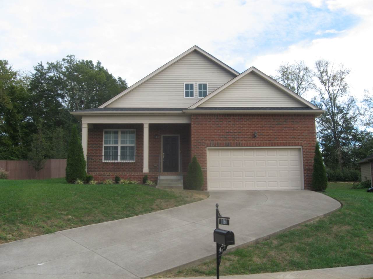 1066 Oakhall Dr - Photo 1